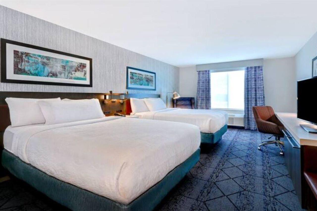 Hilton Garden Inn Сидар-Рапидс Экстерьер фото