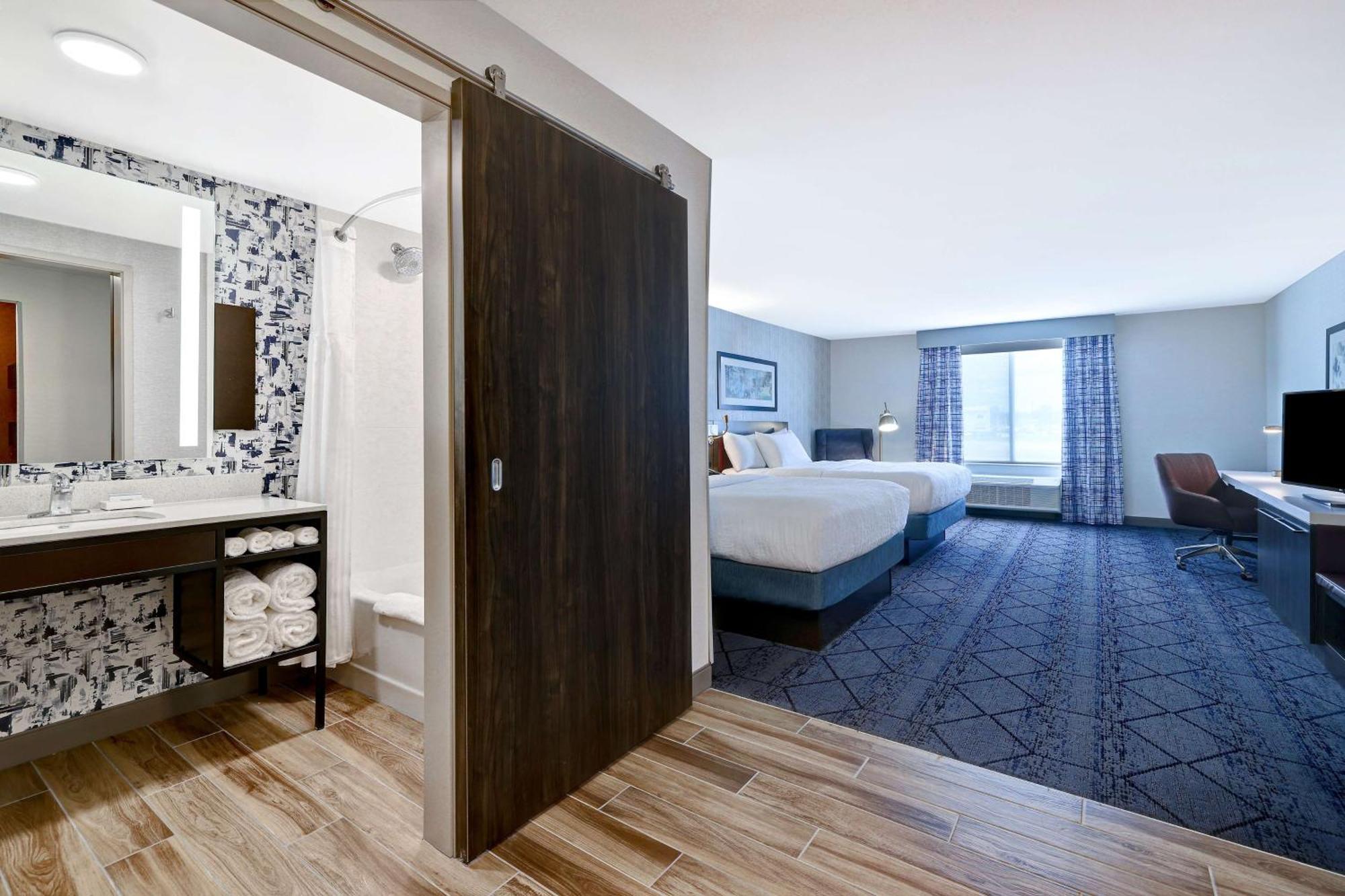 Hilton Garden Inn Сидар-Рапидс Экстерьер фото